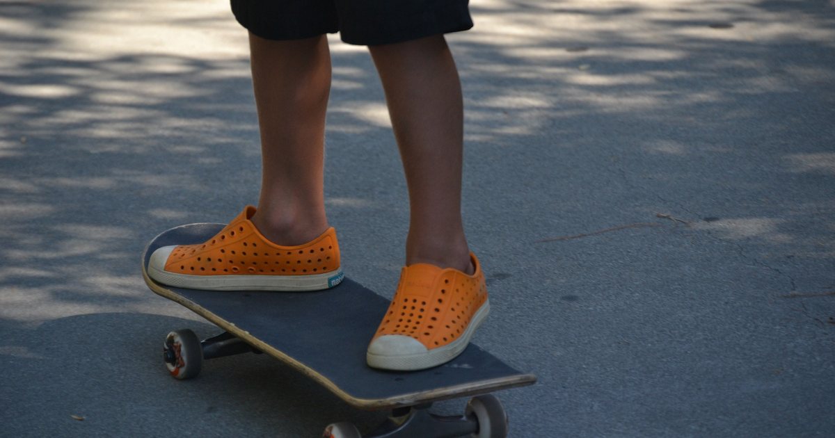 Feet on a skateboard